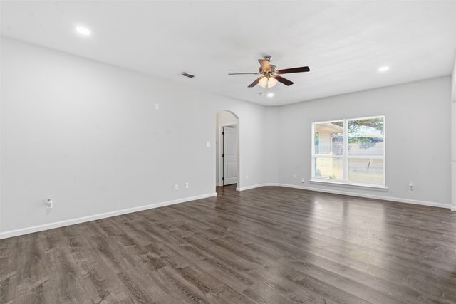 3137 Royal Crest Drive, Fort Worth, TX 76140