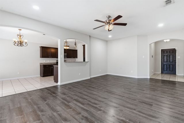 3137 Royal Crest Drive, Fort Worth, TX 76140