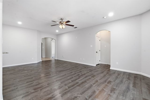 3137 Royal Crest Drive, Fort Worth, TX 76140