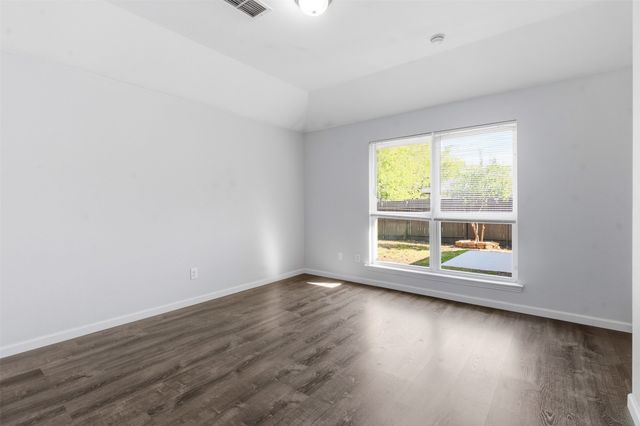 3137 Royal Crest Drive, Fort Worth, TX 76140