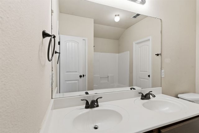 3137 Royal Crest Drive, Fort Worth, TX 76140