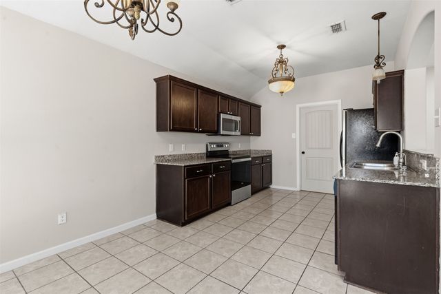 3137 Royal Crest Drive, Fort Worth, TX 76140