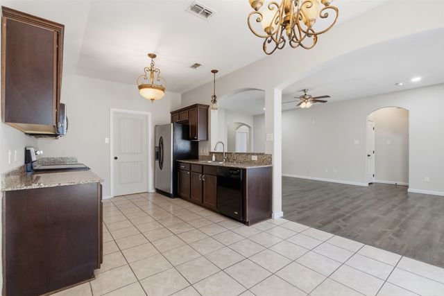 3137 Royal Crest Drive, Fort Worth, TX 76140