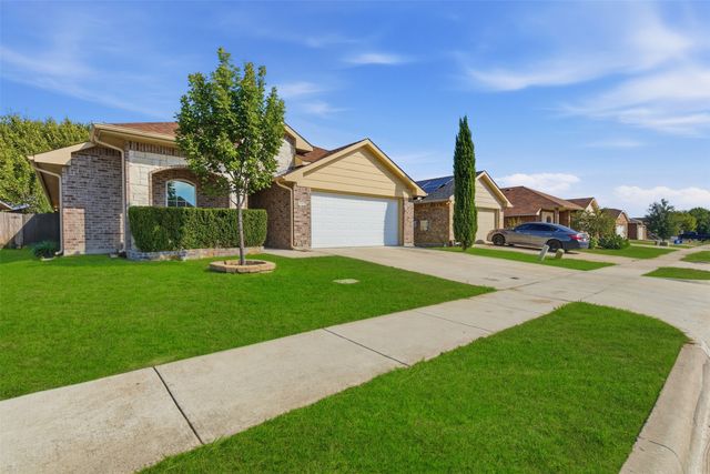 3137 Royal Crest Drive, Fort Worth, TX 76140