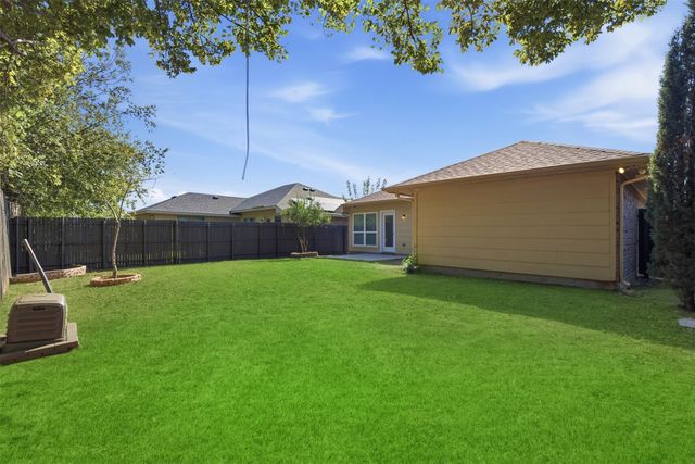 3137 Royal Crest Drive, Fort Worth, TX 76140