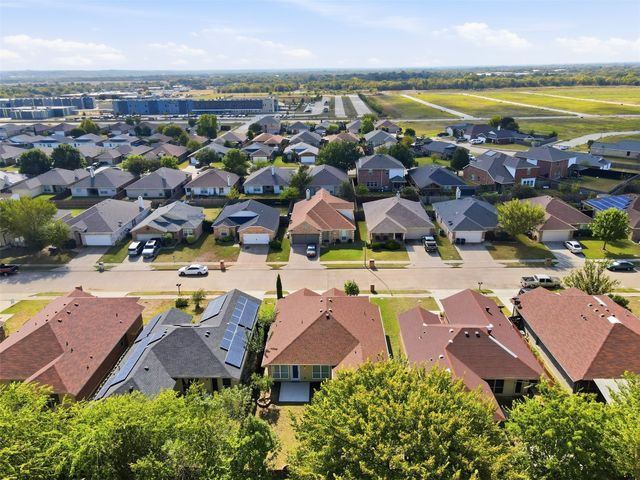 3137 Royal Crest Drive, Fort Worth, TX 76140