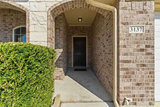 3137 Royal Crest Drive, Fort Worth, TX 76140