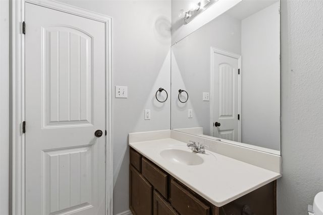 3137 Royal Crest Drive, Fort Worth, TX 76140