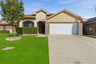 3137 Royal Crest Drive, Fort Worth, TX 76140