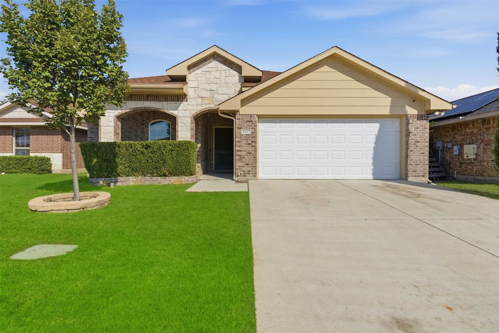 3137 Royal Crest Drive, Fort Worth, TX 76140