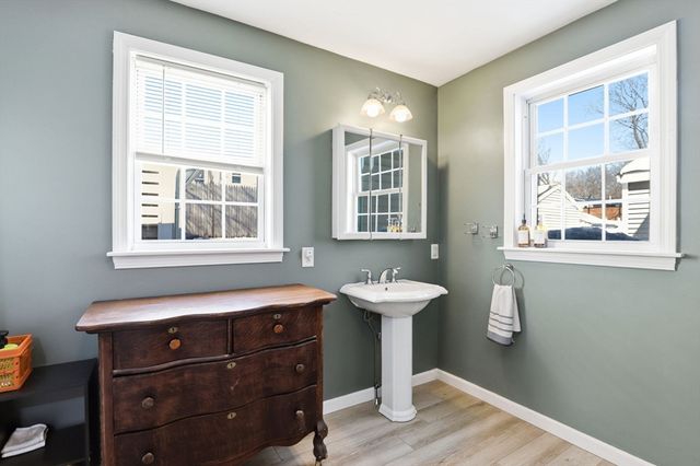 165 Lake Shore Dr, Weymouth, MA 02189