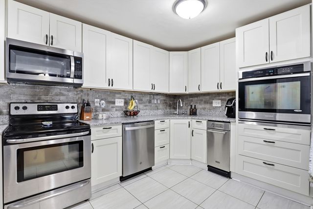 165 Lake Shore Dr, Weymouth, MA 02189