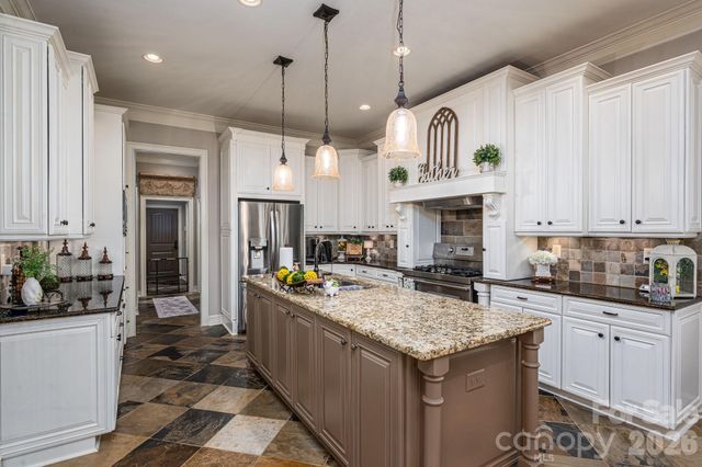 8000 Water View Drive, Belmont, NC 28012