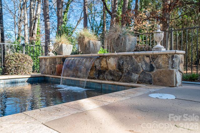 8000 Water View Drive, Belmont, NC 28012