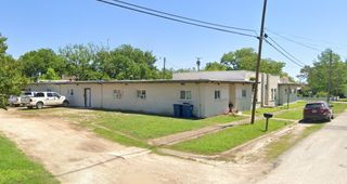 208 E Purdom Avenue, Alvarado, TX 76009
