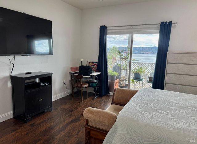 11921 Lakeshore Dr, Clearlake, CA 95422