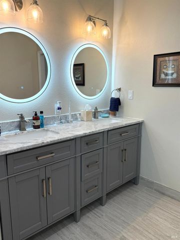 11921 Lakeshore Dr, Clearlake, CA 95422