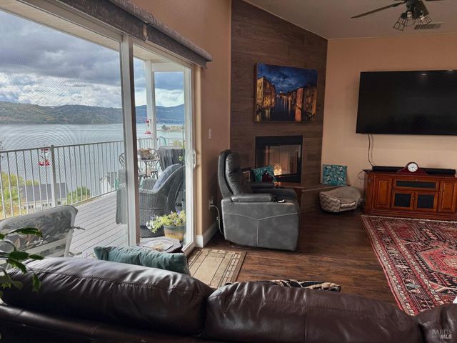 11921 Lakeshore Dr, Clearlake, CA 95422