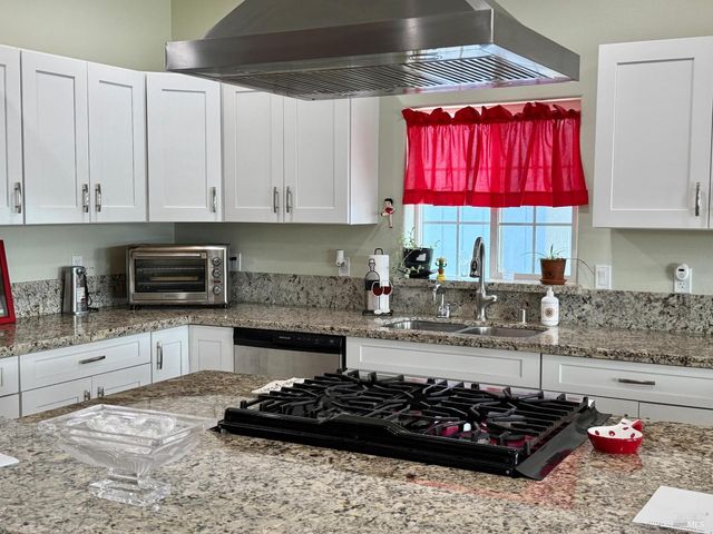 11921 Lakeshore Dr, Clearlake, CA 95422