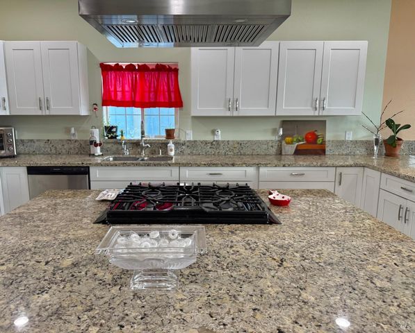 11921 Lakeshore Dr, Clearlake, CA 95422