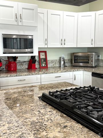 11921 Lakeshore Dr, Clearlake, CA 95422