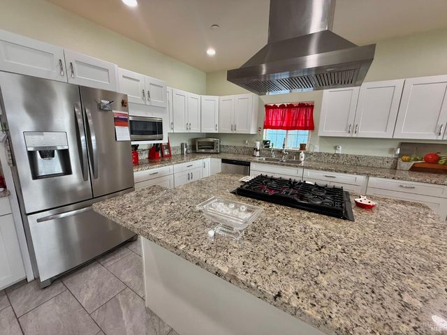 11921 Lakeshore Dr, Clearlake, CA 95422