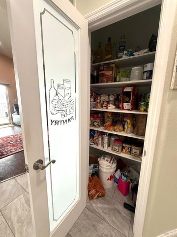 11921 Lakeshore Dr, Clearlake, CA 95422