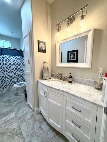 11921 Lakeshore Dr, Clearlake, CA 95422