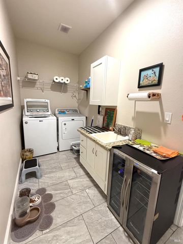 11921 Lakeshore Dr, Clearlake, CA 95422