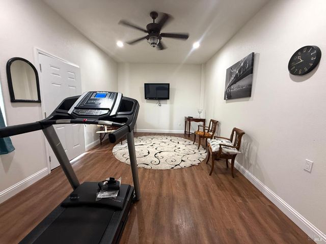 11921 Lakeshore Dr, Clearlake, CA 95422