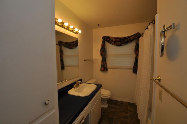5925 Memphis, Wichita, KS 67220