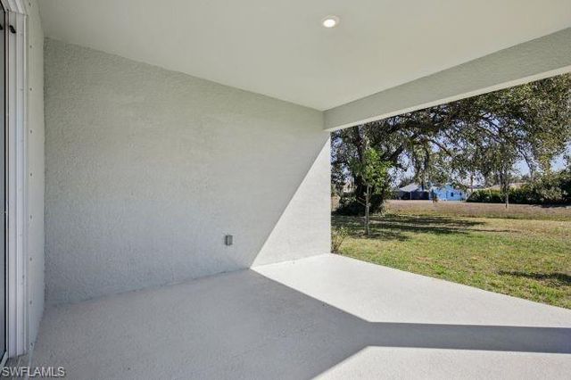 1946 NE 15th ST, Cape Coral, FL 33909