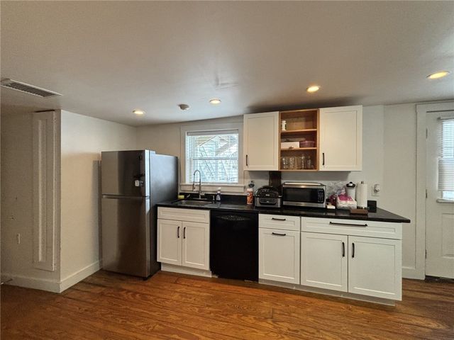 28 Broadway A, Newport, RI 02840