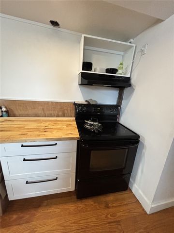 28 Broadway A, Newport, RI 02840