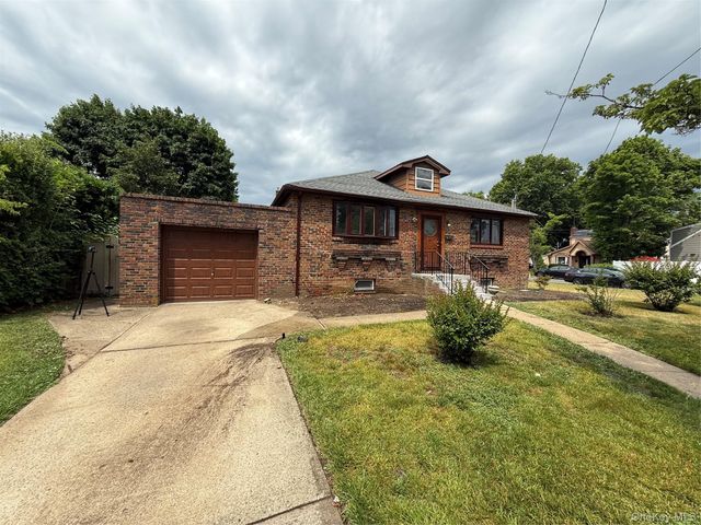 634 Leonard Avenue, Uniondale, NY 11553