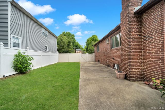 634 Leonard Avenue, Uniondale, NY 11553