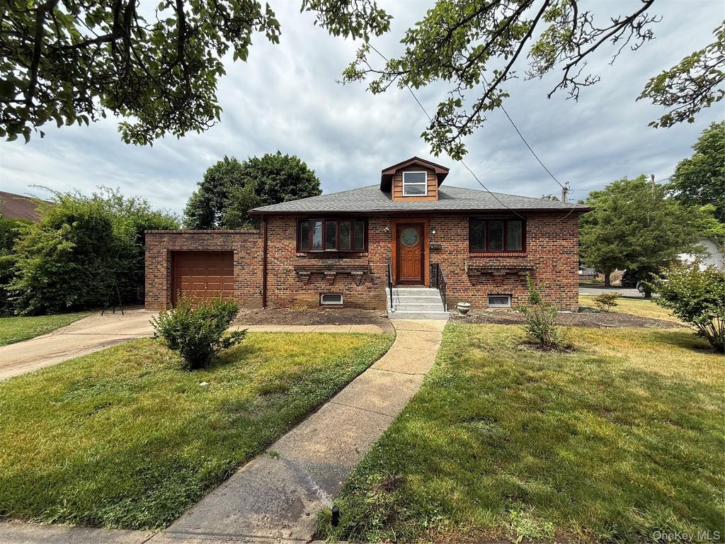 634 Leonard Avenue, Uniondale, NY 11553
