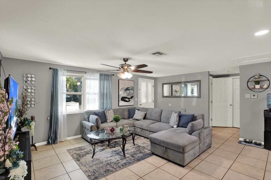 Image 3 of property listing at 5609 QUIST DRIVE, Port Richey, FL 34668