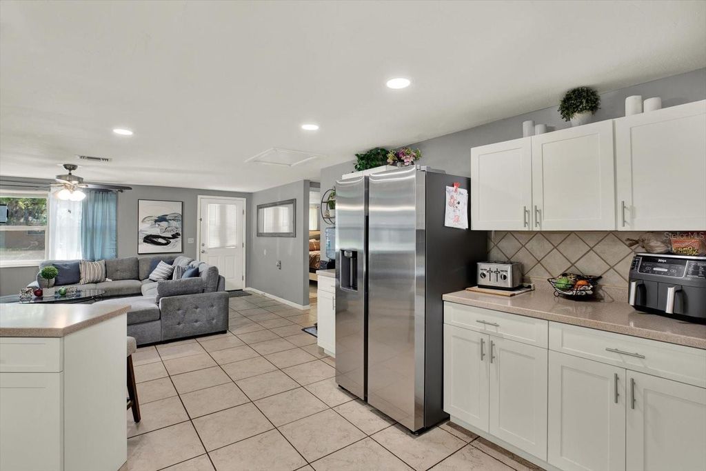 Image 6 of property listing at 5609 QUIST DRIVE, Port Richey, FL 34668