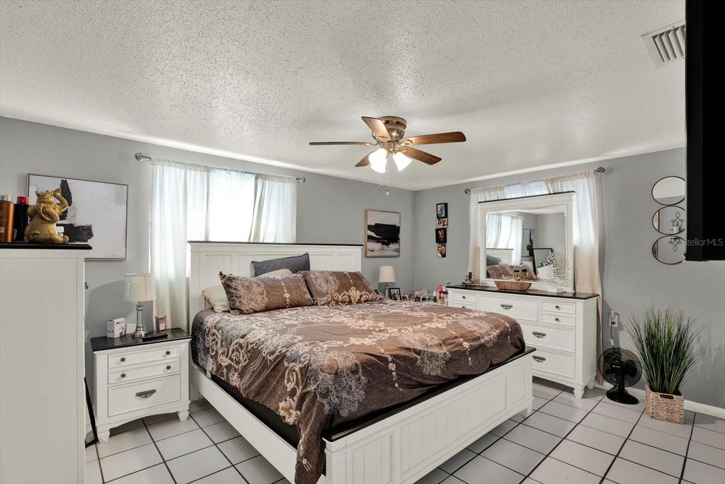 Image 9 of property listing at 5609 QUIST DRIVE, Port Richey, FL 34668