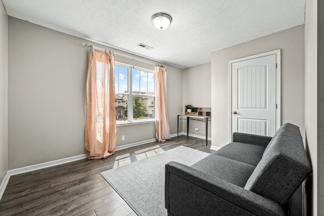 1825 Warmingfield Dr, Murfreesboro, TN 37127