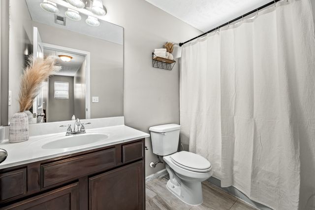 1825 Warmingfield Dr, Murfreesboro, TN 37127