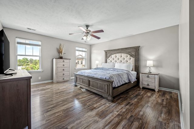 1825 Warmingfield Dr, Murfreesboro, TN 37127