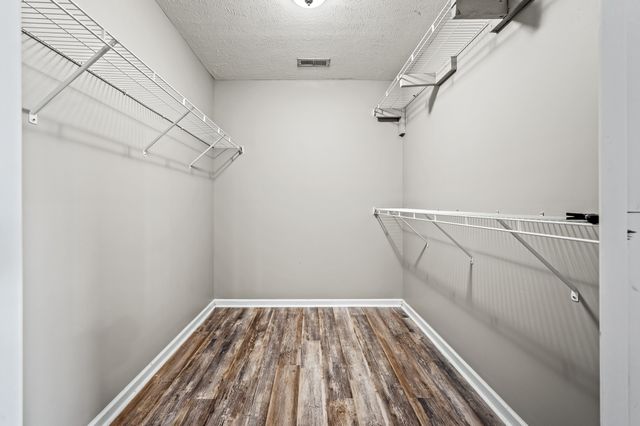 1825 Warmingfield Dr, Murfreesboro, TN 37127