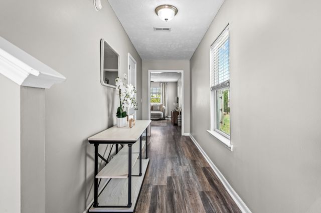 1825 Warmingfield Dr, Murfreesboro, TN 37127