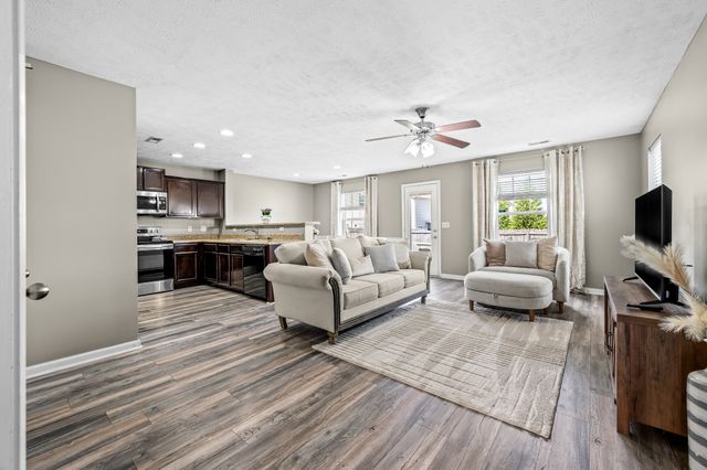 1825 Warmingfield Dr, Murfreesboro, TN 37127