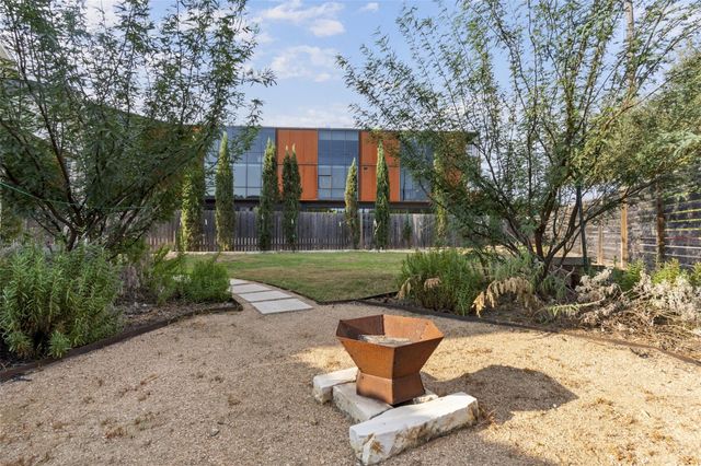 1145 Shady LN 1A, Austin, TX 78721