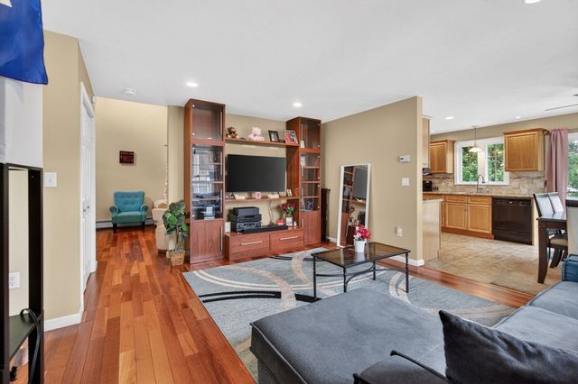 16A Burghardt St, Worcester, MA 01604