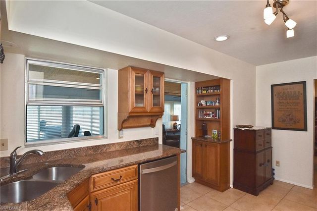 1319 SE 33rd TER, Cape Coral, FL 33904