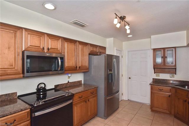 1319 SE 33rd TER, Cape Coral, FL 33904